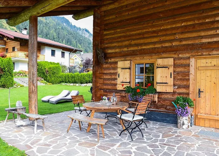 Almchalet Alpenflora